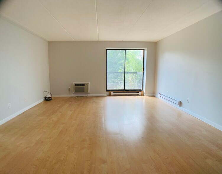 Building Photo - 46 Cochituate Rd