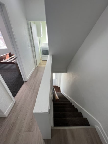 Building Photo - 933 White St