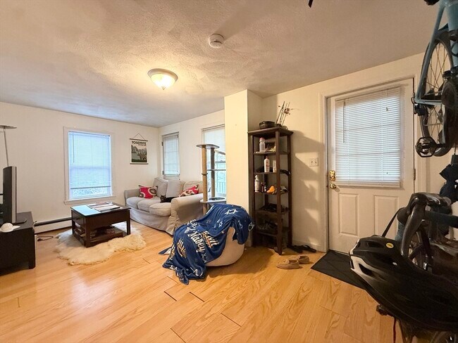 Building Photo - 9 Marion St