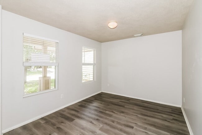 Building Photo - 19710 Rocky Shores Dr