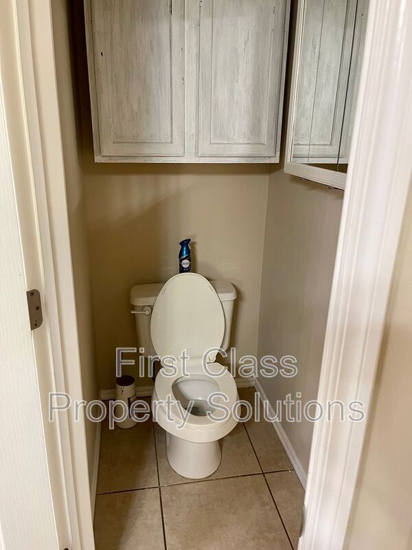 Building Photo - 917 Renita Way