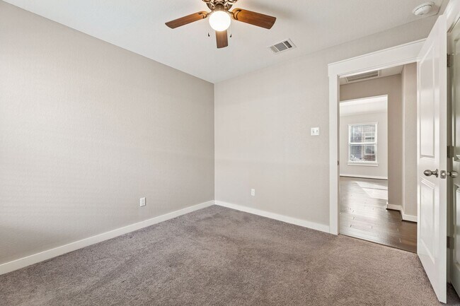 Building Photo - 128 Gidran Trail