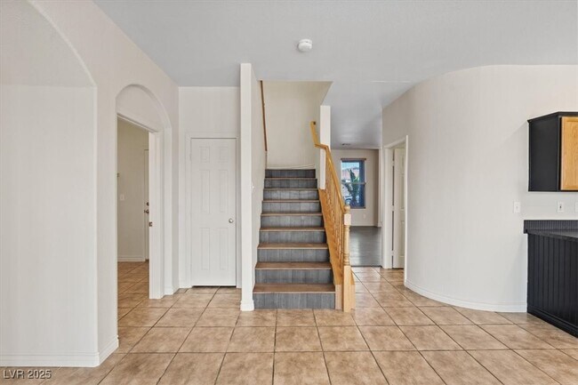 Building Photo - 227 Palmarosa St