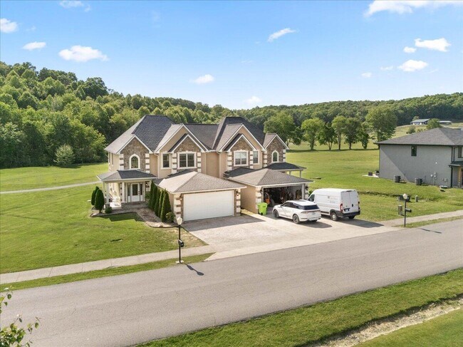 Building Photo - 200 Crooked Creek Dr
