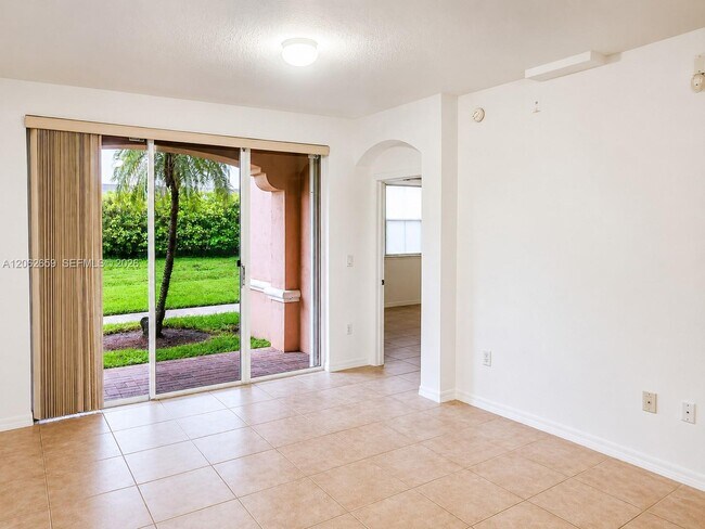 Building Photo - 6560 NW 114th Ave