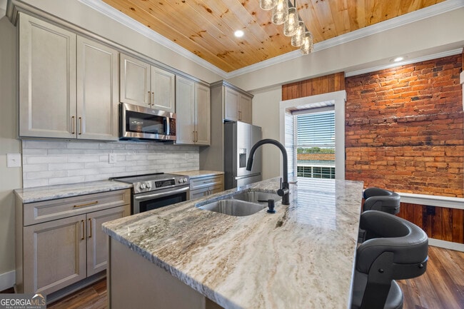 Building Photo - 958 Church St