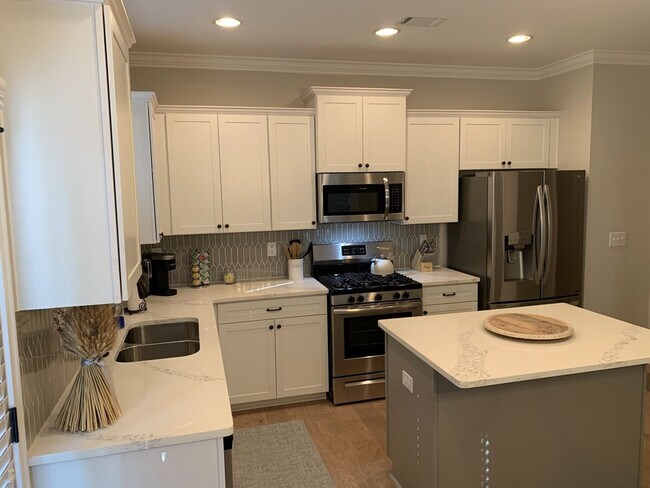 Building Photo - 4230 Old Cherokee St