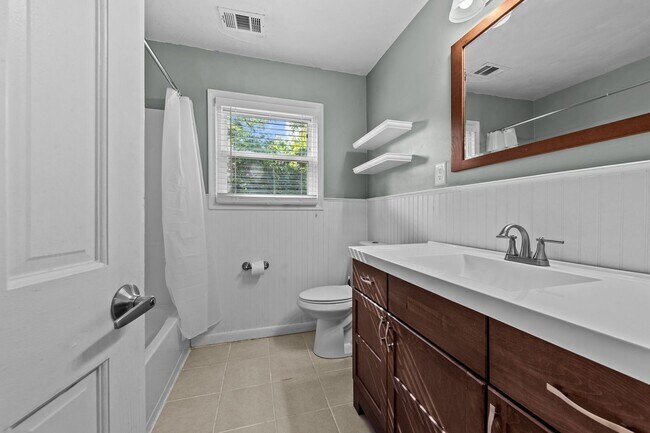 Building Photo - 3-Bedroom Ranch Home