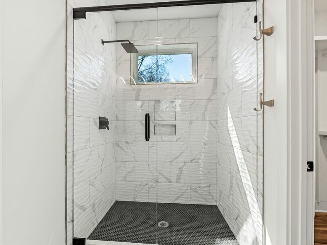 Building Photo - Custom 3 story home in the heart of Belmont/Optimist Park!