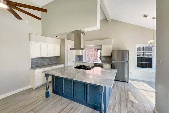 Building Photo - 8017 Spinnaker Cove