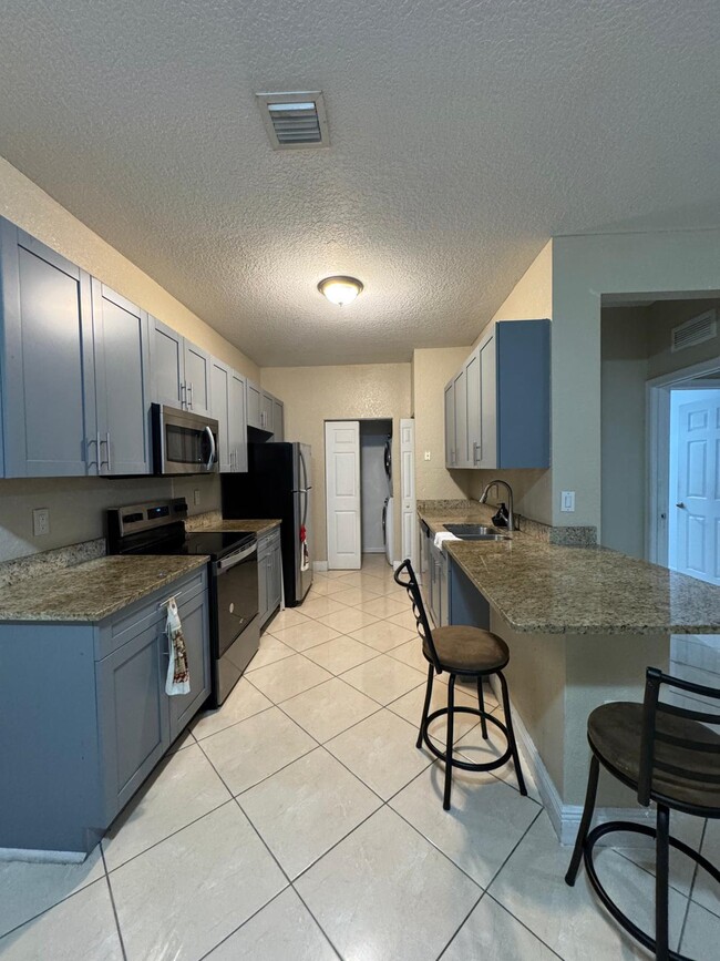 Building Photo - 3549 Forest Hill Blvd