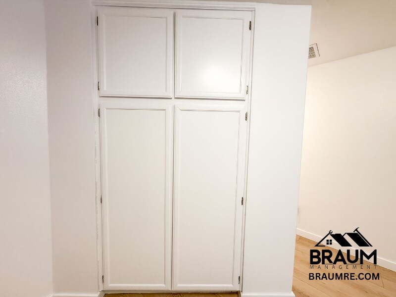 Building Photo - 7323 Winnetka Ave