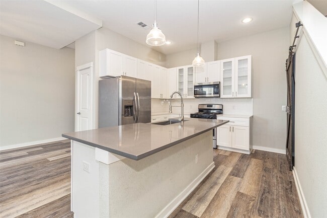 Building Photo - 6708 Parker Oaks Ln