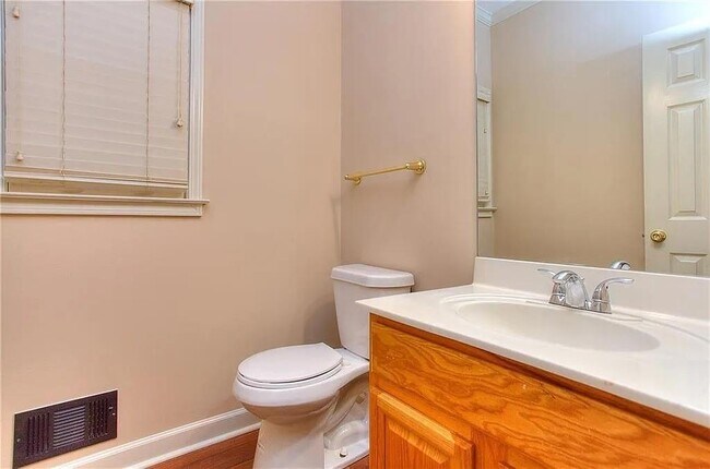 Building Photo - 800 Satinwood Pl