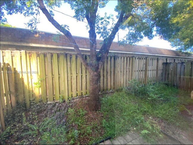 Building Photo - 324 NE 3rd St