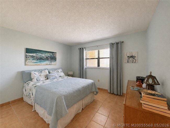 Building Photo - 7440 S Ocean Dr