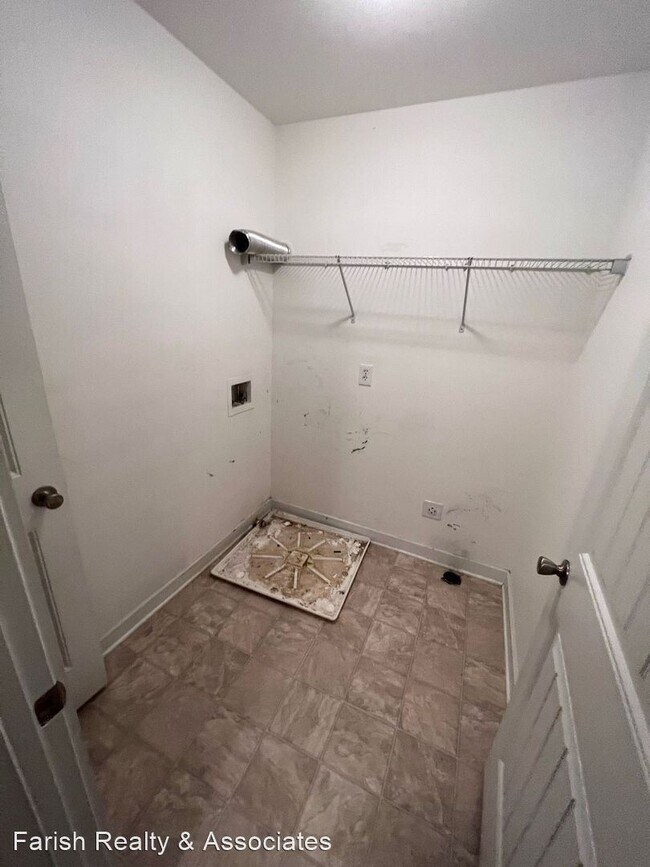 Building Photo - 3 br, 2.5 bath House - 407  North Lake Dr....