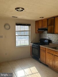 Building Photo - 1805 Dutch Village Dr