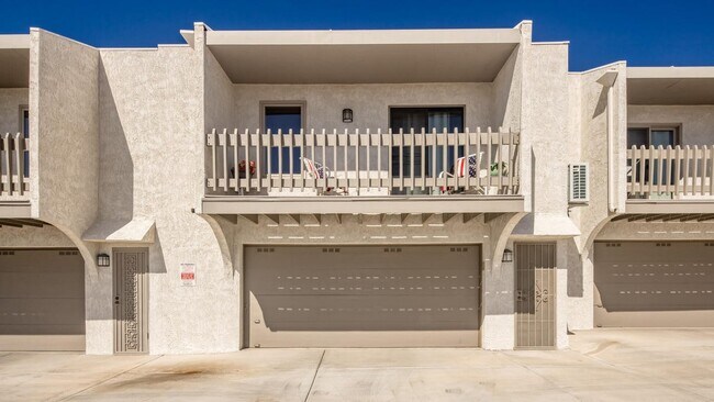 Building Photo - 2042 Swanson Ave