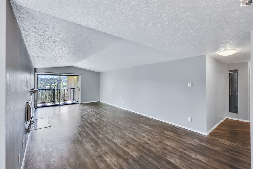 Building Photo - 162 S Coeur Dalene St