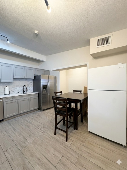 Building Photo - 1595 Palma Vista Ave