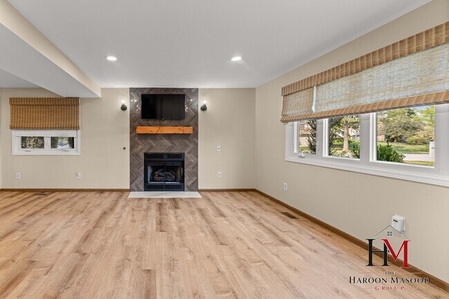 Building Photo - 9241 Windsor Pkwy