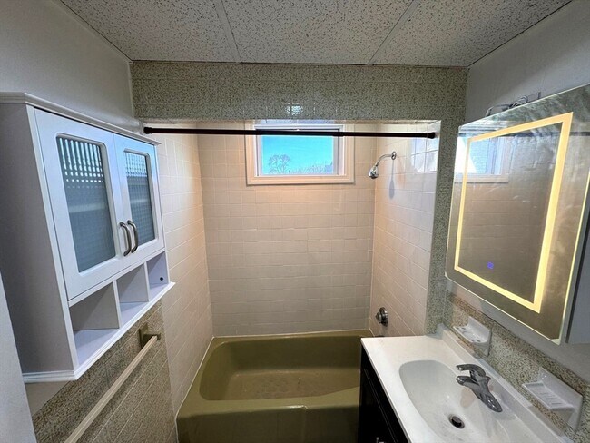 Building Photo - 11 Fairmont Pl