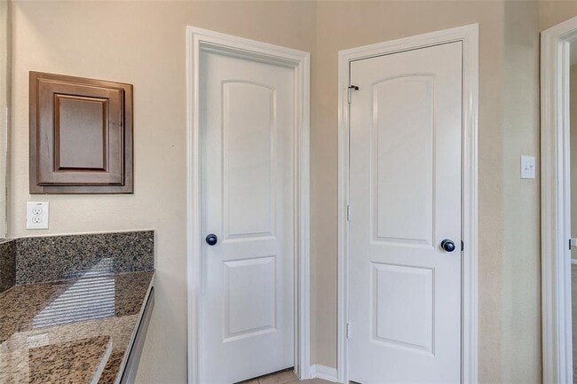 Building Photo - 16 Cheswood Manor Court