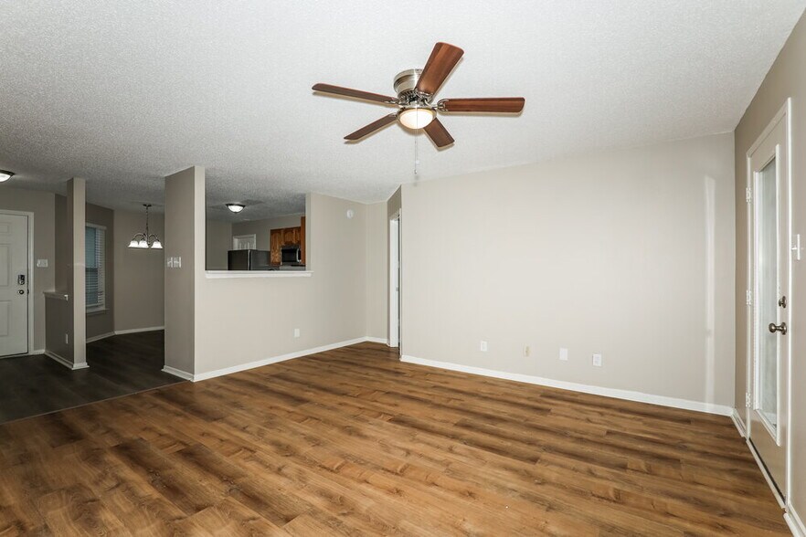 Building Photo - 687 Hickory Pine Dr