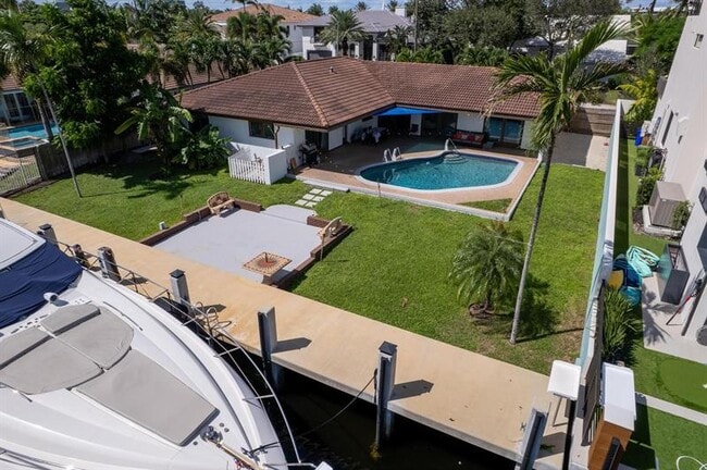 Building Photo - 3080 NE 43rd St