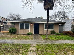 Building Photo - Riverside