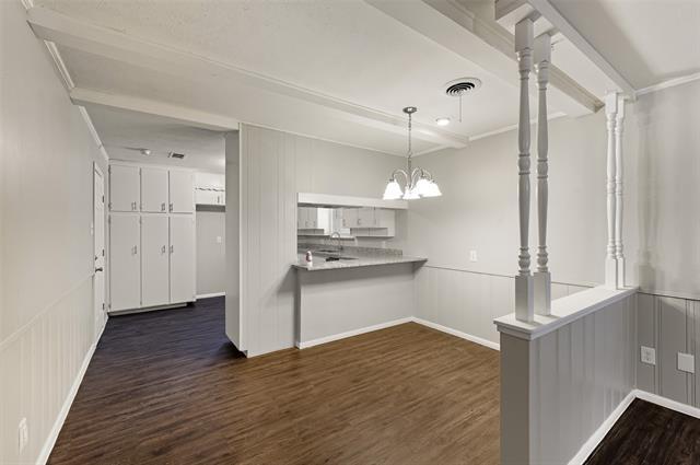 Building Photo - 2321 Carten St