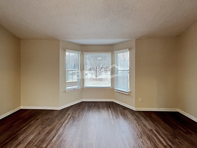 Building Photo - 309 Foxbriar Ct