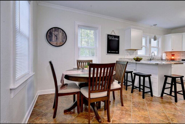 Building Photo - 40 Manteo Ave