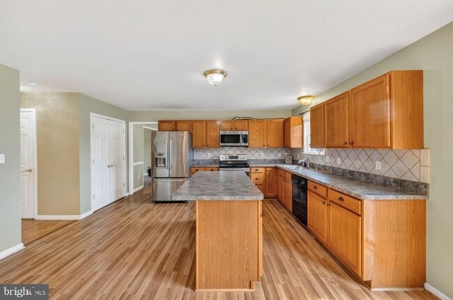Building Photo - 33 Wild Rose Dr