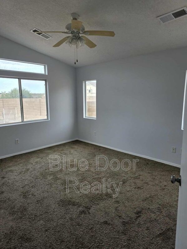 Building Photo - 6244 Vaughn Dr NE