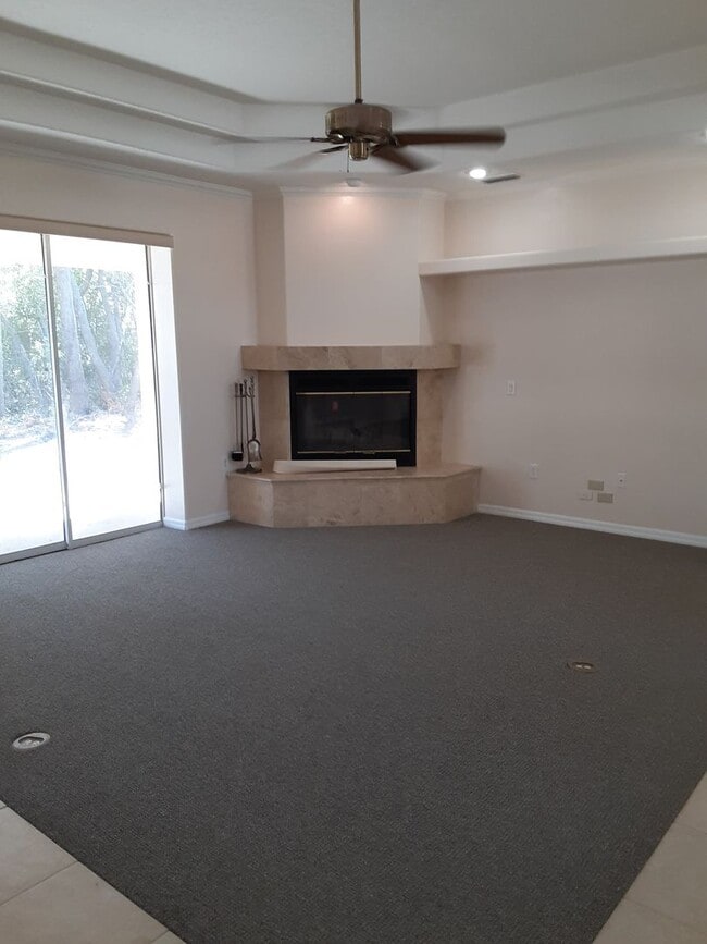 Building Photo - Beautiful & Private Residence