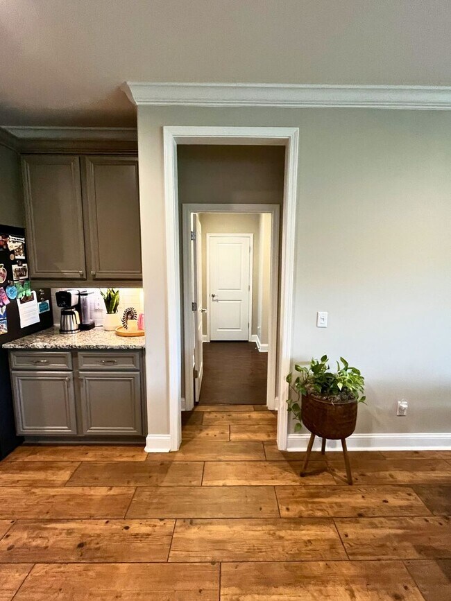 Building Photo - 3/2 with amazing community amenities!