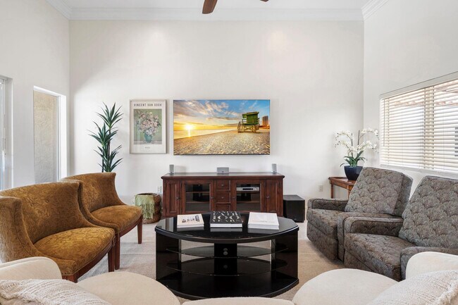 Building Photo - 514 N Birch Rd