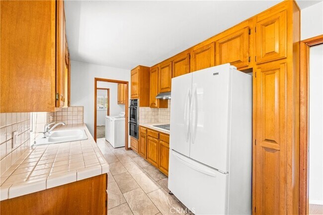 Building Photo - 454 N Shattuck Pl