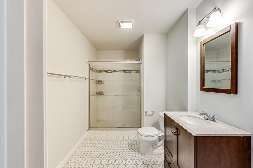 Building Photo - 1802 N Sheffield Ave