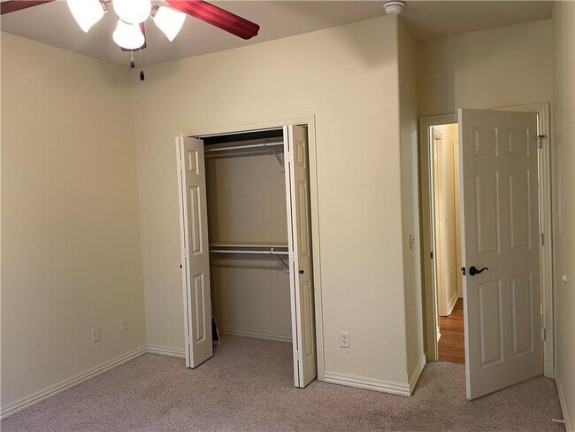 Building Photo - 9 Pennine Ln
