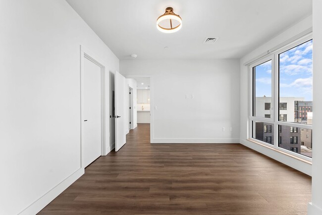 Building Photo - Upscale 1BR Apt in Burlington - 5th Floor ...