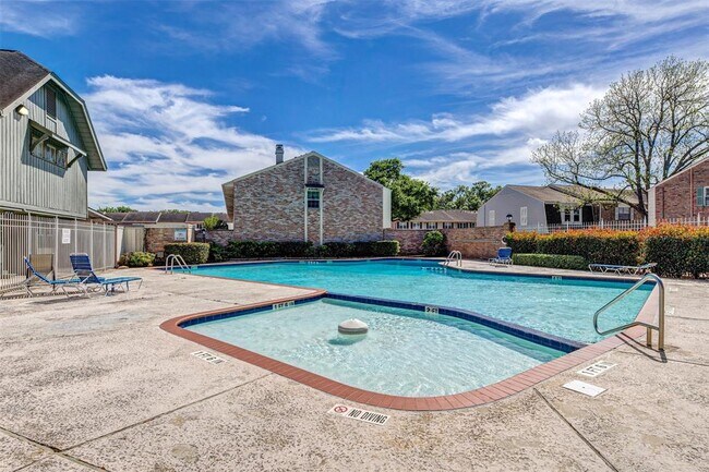 Building Photo - 6307 Del Monte Dr