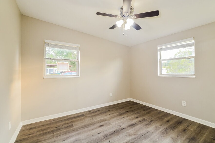 Building Photo - 1198 Maxey Dr