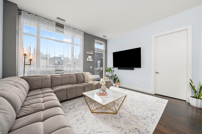 Building Photo - 367 W Locust St