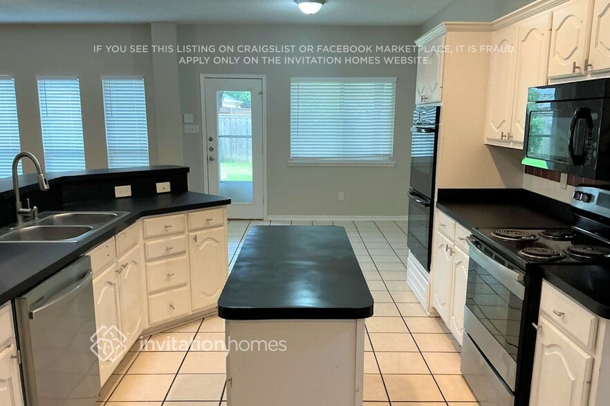 Building Photo - 4103 English Ivy Dr