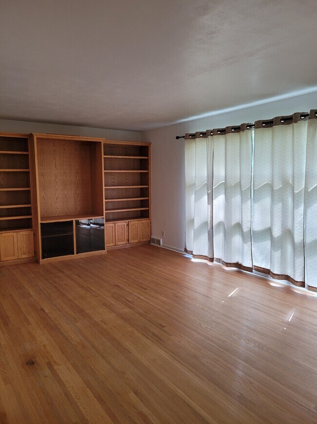 Building Photo - 1432 11th St S