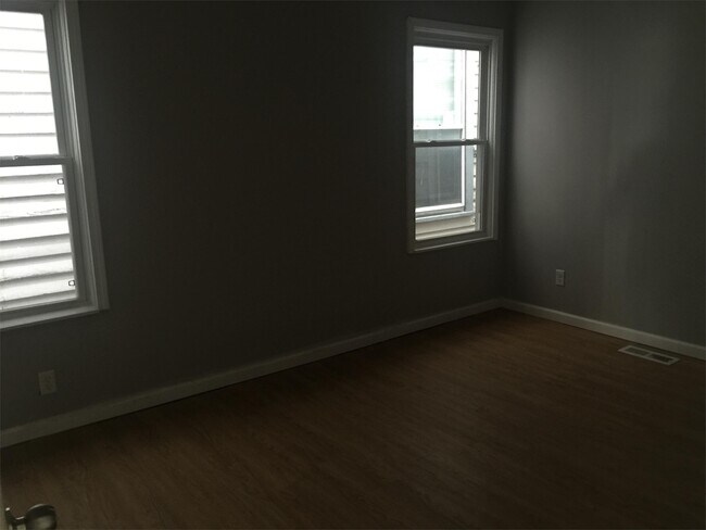 Building Photo - 20 W Sunnyside Way