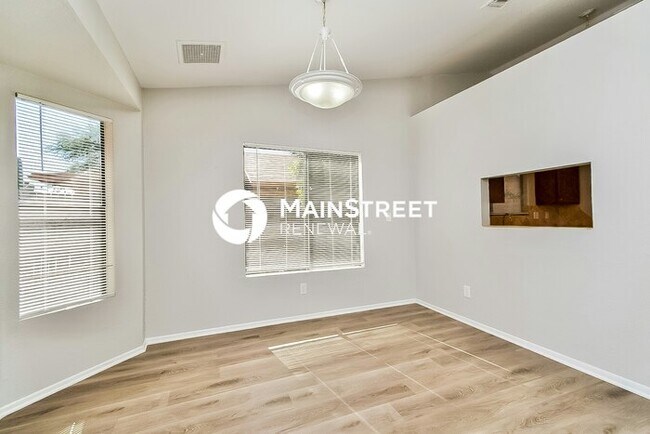 Building Photo - 3 Bedroom Pet-Friendly Home in TUCSON, AZ with Main Street Renewal